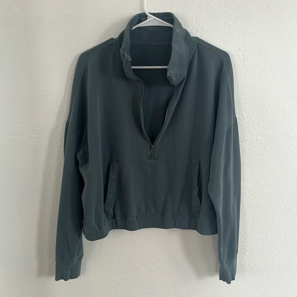 Vuori Cropped Half Zip